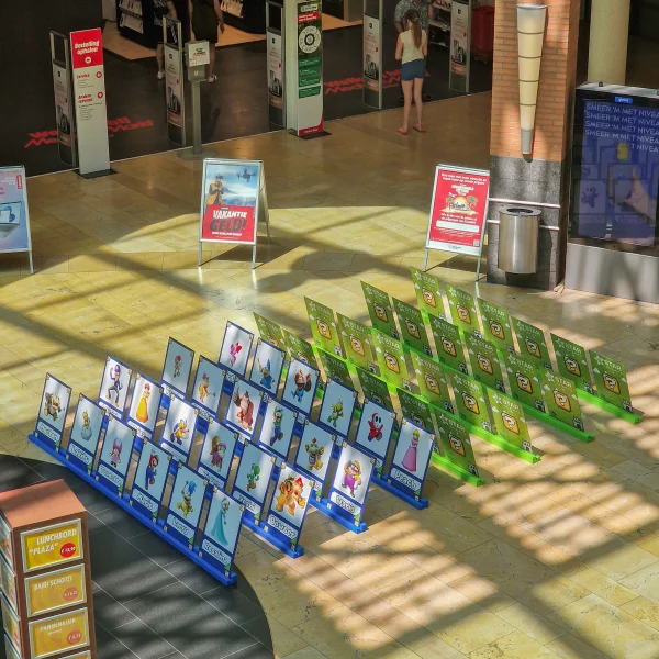 Life size Wie Is Het?